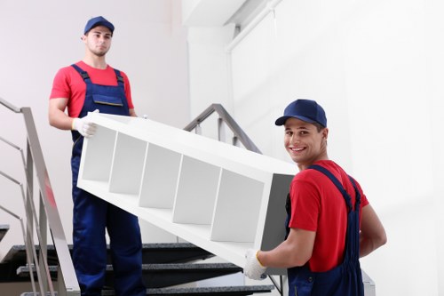 Local moving truck service for Hampton Wick house and business relocations