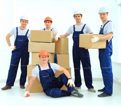 Local removal truck hire suitable for Hampton Wick moving day needs